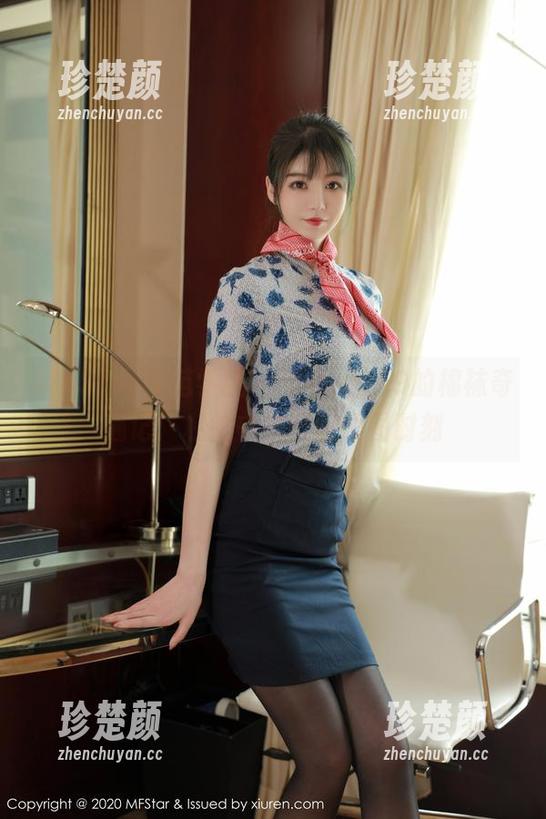 MFStar模范学院 - lingyu69的棉袜奇遇记:私拍中的慵懒美图时刻
