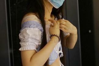 ROSI黑色蕾丝：下载这张图片，让你的屏幕也穿上华丽的新装！