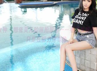 TGOD推女神 - 娜依灵儿的旅拍原图——看起来像在度假，其实只是在努力摆姿势。
