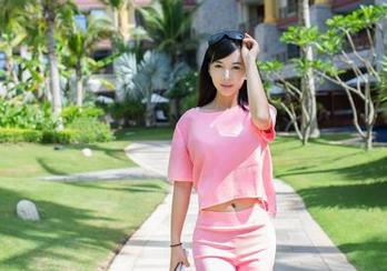 TuiGirl推女郎 - 拿着图包的娜露，让我更想变身出嫁的‘超级小白’！
