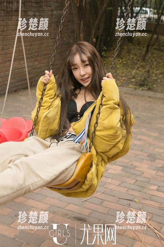 UGirls尤果网 - 最爱金baby的短裤私房原图，平添了几分慵懒的气息，完全被征服。
