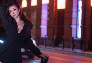 Xiuren秀人网 - 最新套图：Laura苏雨彤的婚纱秀，虽没结婚但先穿着玩