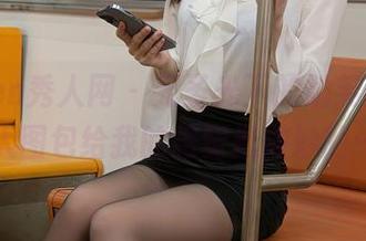 Xiuren秀人网 - 无圣光下的奶芙乔乔，双人图包给我的感觉挺微妙的……