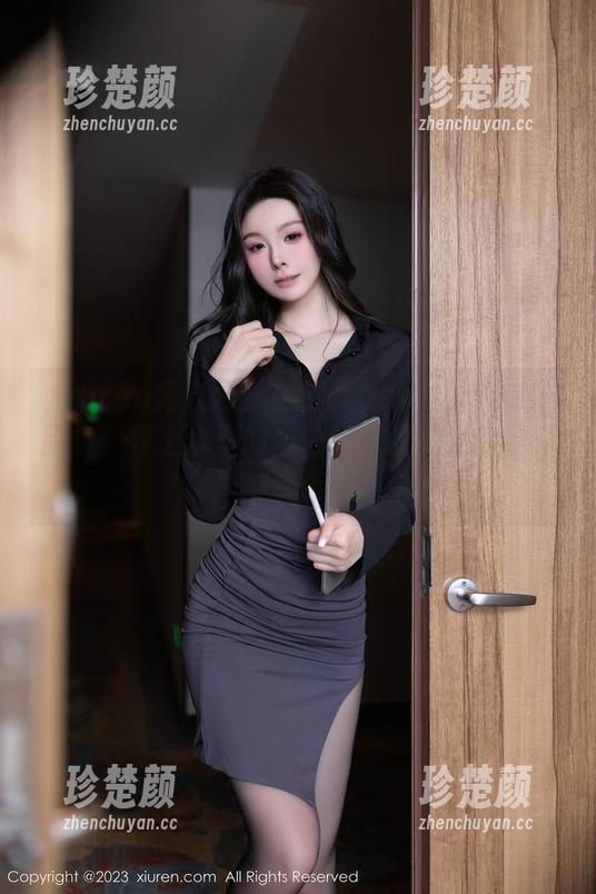 Xiuren秀人网 - 媛媛酱belle的泳衣作品集：穿上水里的风，让下载成为你的光荣使命！