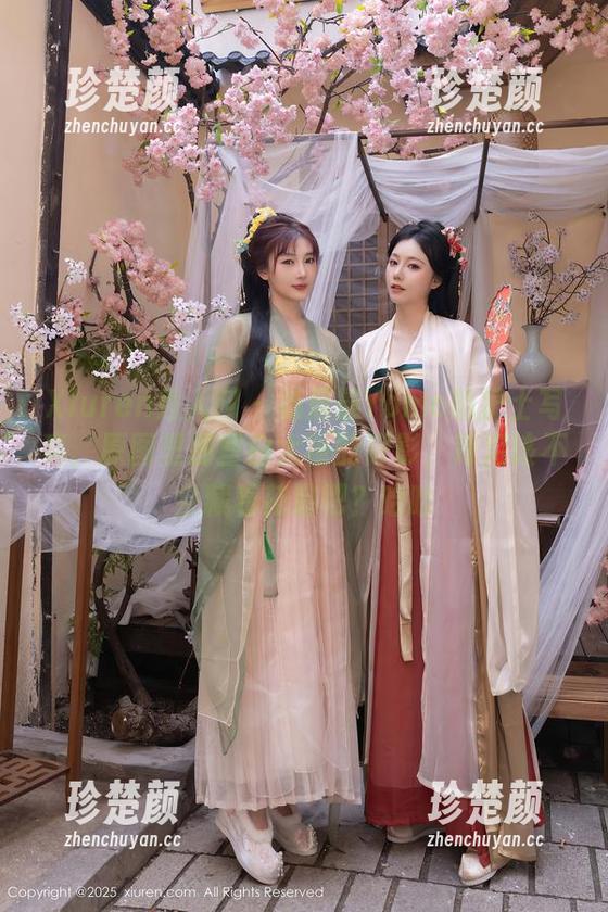 Xiuren秀人网 - 杨晨晨Yome的护士写真，原图里那些白大褂的背影，背后该不会藏着药箱吧？哈哈