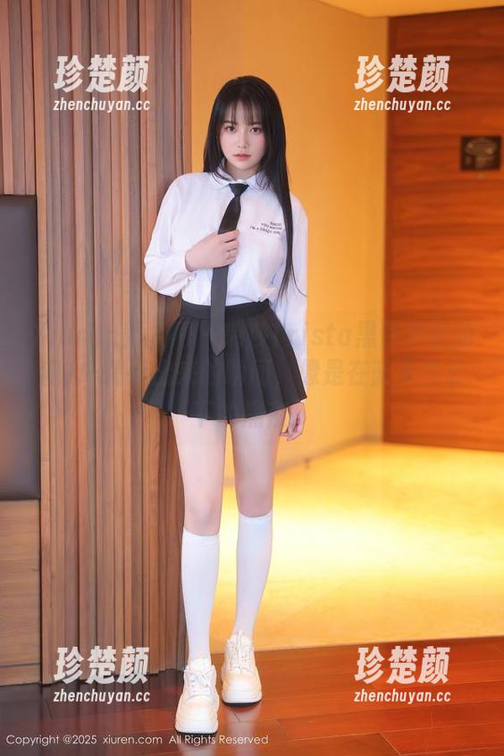 Xiuren秀人网 - 瑞莎Trista黑色原图的魔力–精选出来的瞬间，像是在蓝天白云下的黑夜。