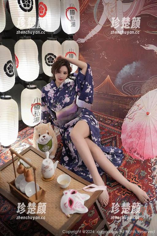 Xiuren秀人网 - 艾栗栗栗栗栗栗吖的新套图更新，制服这回真是“标配”啊，太好玩了！
