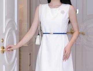 Xiuren秀人网 - 让我们聊聊龙雪儿的写真图集，那份意味深长的女孩气息。