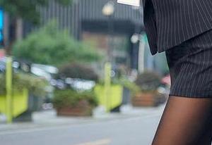 YouMi尤蜜荟 - 校服和合法萝莉的神奇化学反应，分享一波轻松愉悦的暖色调。