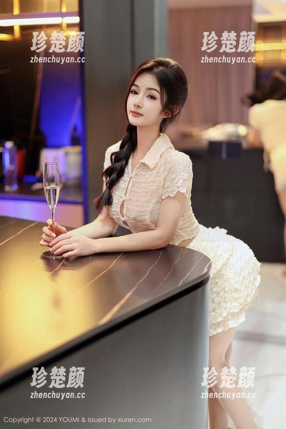 YouMi尤蜜荟 - 私房合集小插曲，朱可儿用丰腴娇躯讲述的暧昧语篇。