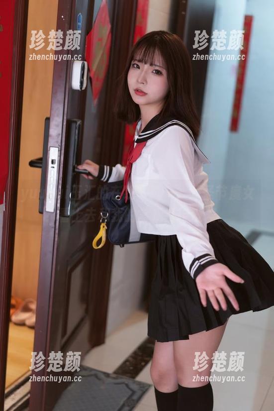 yuuhui玉汇的在线写真——万圣节魔女？看上去和我的常规打扮没差。