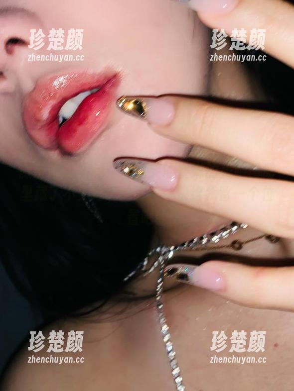 微密圈 - 更新：不爱笑的赛琳的美腿图册里藏了不少好玩的姿势，快给我留一个位置吧！