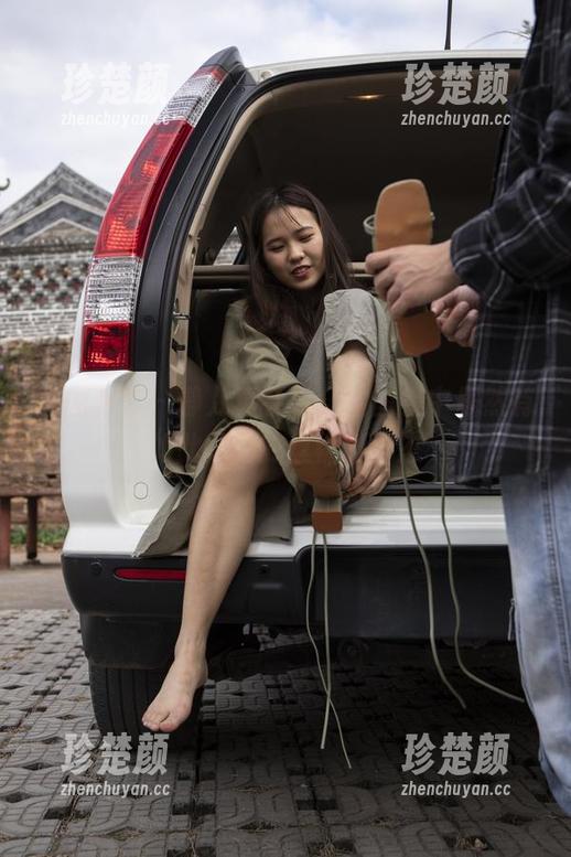 南国足艺-静儿 南国足艺 - 静儿真会玩,这图集中居然有如此放松的丝袜脚形态