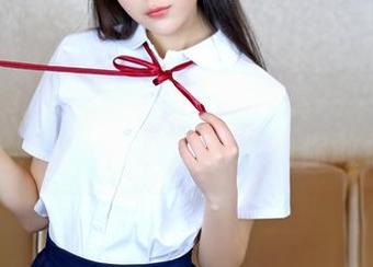 嗲囡囡 - 李梓熙的连衣裙写真——我把它穿上，整个春天都在抖动你敢信！