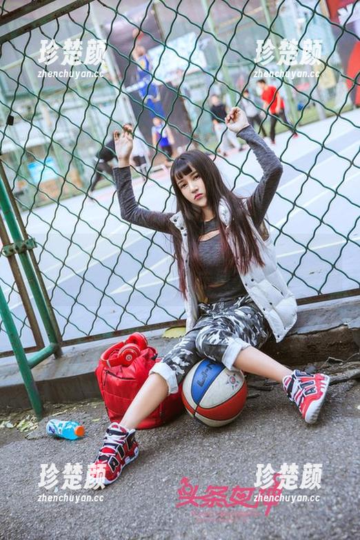 头条女神 - 感觉王紫琳的旅拍图包像“免费赠品”，错过宁愿不出门