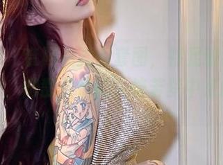 微密圈 - 奈斯希希的套图，裸足缠绕着我的目光，懒散又迷幻，恍若梦中来的一样。