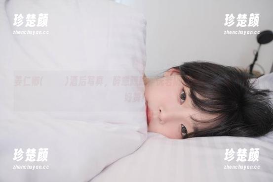 姜仁卿(강인경)酒后写真，醉意朦胧，恍若隔世那一瞬，这个视角好赞！