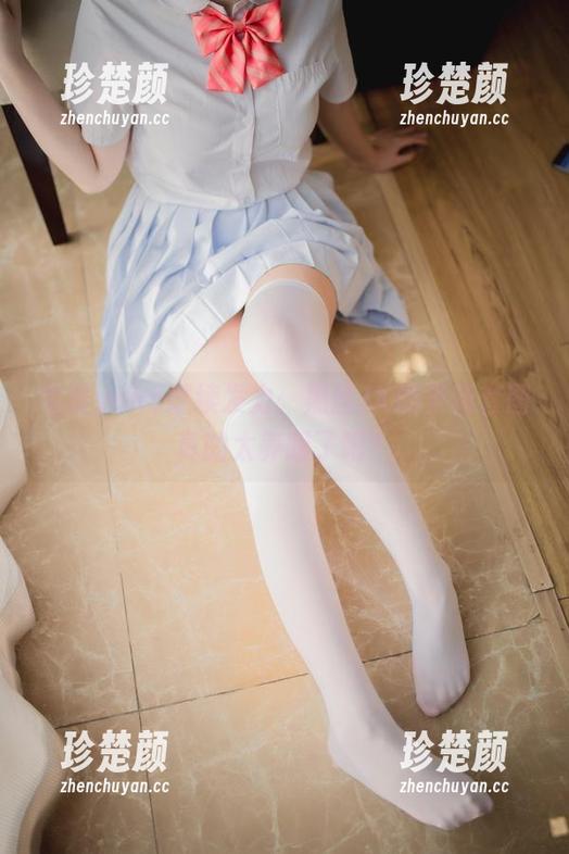 宅夏yoko继续发力：黑丝JK的更新套图真的太养眼了吧？
