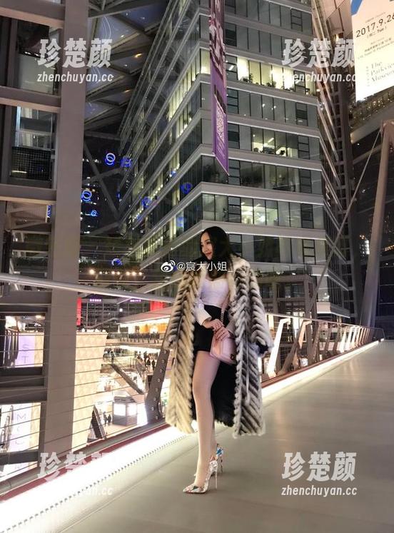 宸大小姐 微密圈 - 短裙系列的宸大小姐写真集呀,别说,我还挺期待的呢。