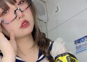 小泉学姐吖的自拍合集，原图给了我新一轮灵感，这新角度，真让人想试试！