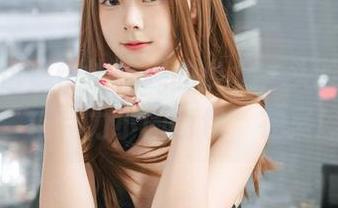 高清图包里忙忙碌碌的少女，头顶正好有位“巧克力小圆面包”在冥思。
