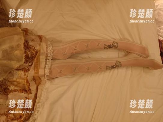 喜欢红裙的想要个公主抱，cos也太诱惑了吧