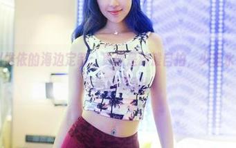推女郎 - 赵惟依的海边定制：更像是沙滩自拍，少量水花，适合朋友圈的那种！