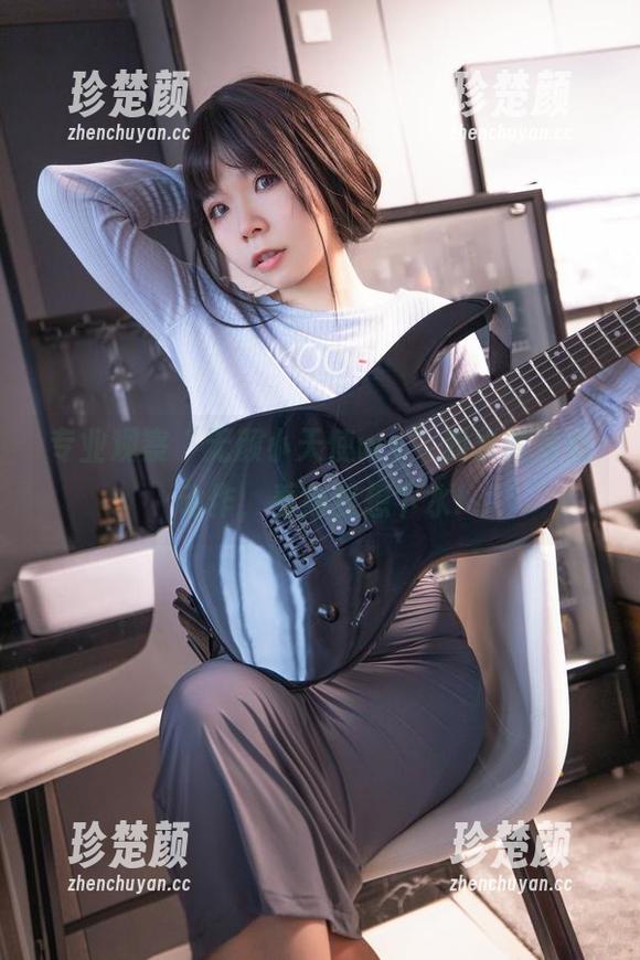 专业观察“无颜小天使wy”戏水的流畅动作，看得我想下水!