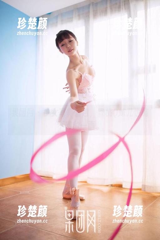 果团网 - 少女写真图包，蜜桃Q妹儿也有不羁的一面。