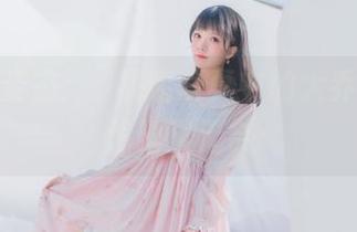 王者的姿态：桜桃喵写真中的大乔，身形优雅又无奈