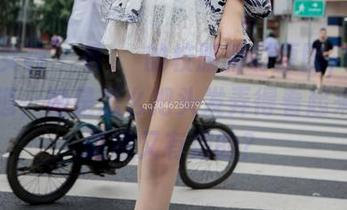 梦丝女神 - 看玥玥的校服精彩原图，我只想知道，她是怎么把头发弄得看起来如此随意又有范的？