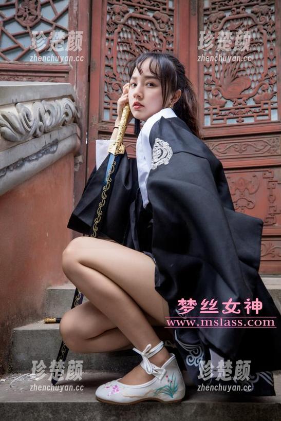 梦丝女神 - 香萱的双人摄影精选，看到总让人有种说不出来的亲切感，可能就是这样的挣扎吧。