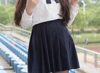 森萝财团，白丝加白毛衣的全套写真，恍若触碰到某种魔力。