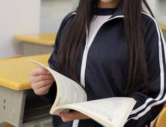 模范学院 - 原图里的SiByl李思宁：美足大揭晓，不小心被迷住了…