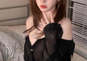 不经意的高清：狐洛洛子和她的写真集，月之伊布，满满都是星辰。