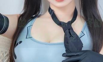 即便在寒冷的冬季，神乐坂真冬的裤袜女友依然暖意十足！