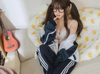 神沢永莉的黑白全集：当我以为她只爱黑白，结果这次竟然在三个色调间徘徊？