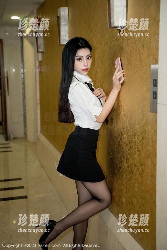 秀人网 - 香格里拉旅拍里，古月小同学的美图更新也挺“放肆”！