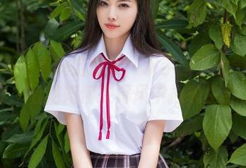 秀人网 - 唐安诺图集：水手服下的微妙挑战，看她如何在海风中摇曳生姿。