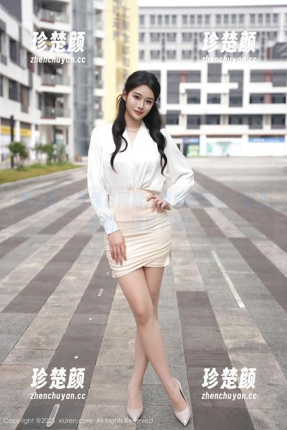 秀人网 - 与纯白同框：唐翩翩写真，哪儿买的，速度下载！