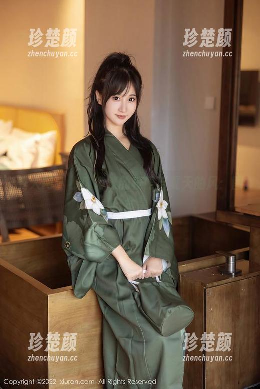 秀人网 - 小肉肉咪的校服与夏天的风：图片合集