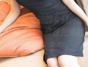 秀人网 - 朱可儿与她的女孩：原图上那种神情，太犯规了吧，真想把她的姿势复制到我的人生中。