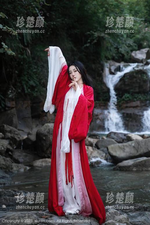秀人网 - 看糯美子nini在天台的高清演绎，资源多到不沙雕不罢休！
