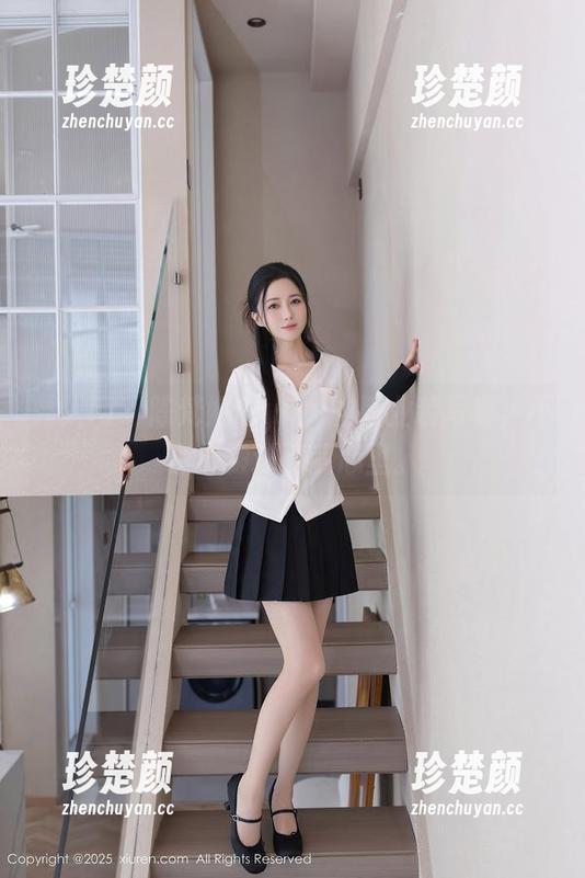 秀人网 - 陈梵妮Fanny的职业装写真，不小心搬进了我心里。