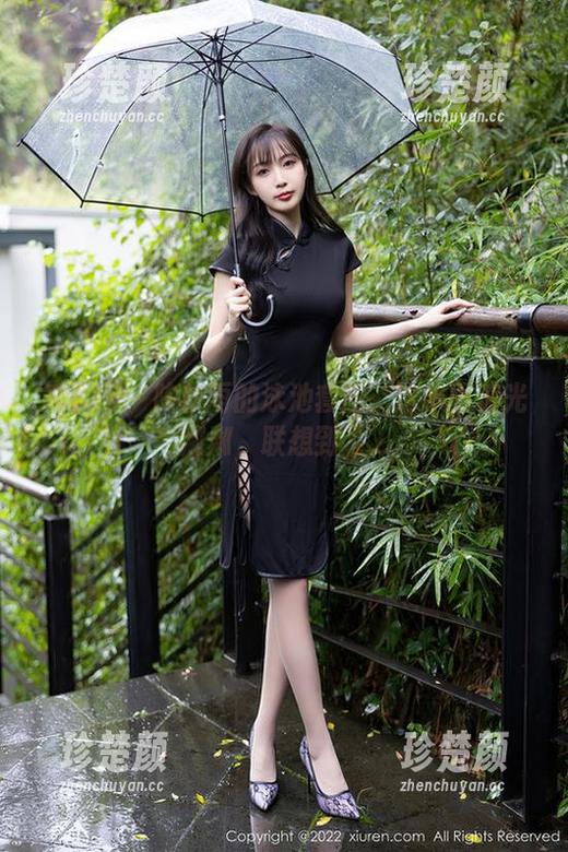 秀人网-陈秋雨 秀人网 - 陈秋雨的泳池套图:这水面波光粼粼,联想到了...