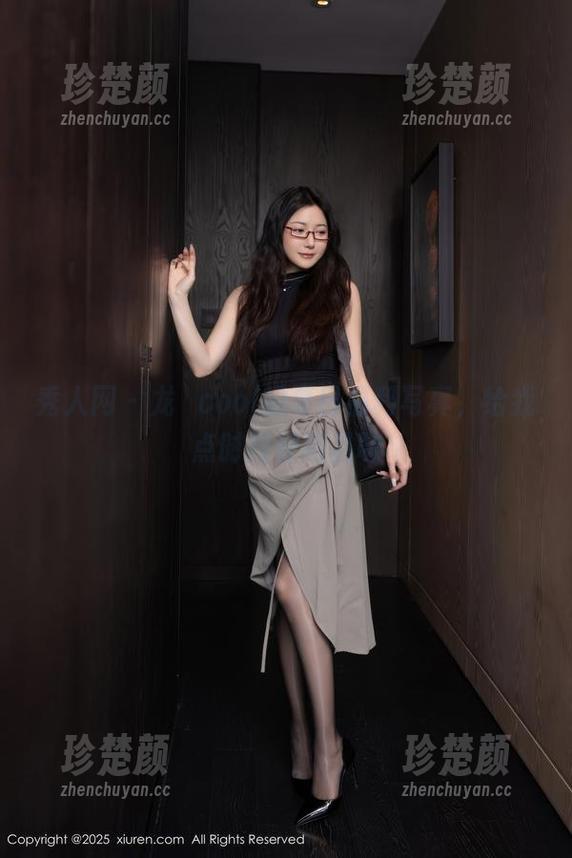 秀人网 - 龙籹cool的夏日福利写真，给我点时间仔细品味