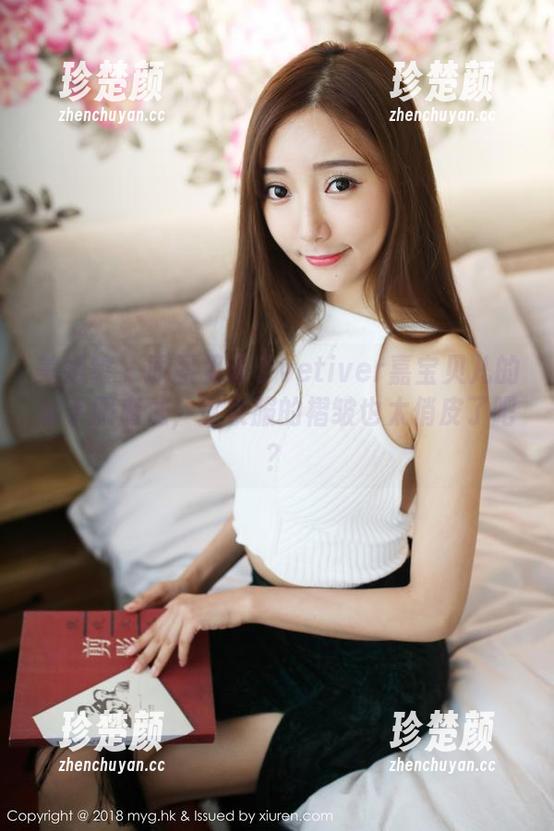 美媛馆 - 原图见证了vetiver嘉宝贝儿的水手服魔法，这衣服的褶皱也太俏皮了吧？