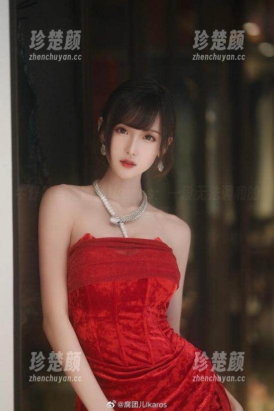 牛仔裤与腐团儿Ikaros：一段无法调和的冲突与写真