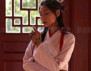 蜜桃社 - Suki的黑色全集，轻松看过几遍，却总觉得还没看够！