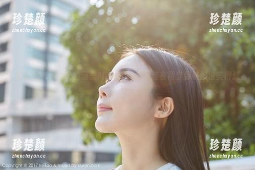 蜜桃社-萌美Moemi 蜜桃社 - 照片中的萌美Moemi,果然连衣裙穿到跌倒也美得过分。